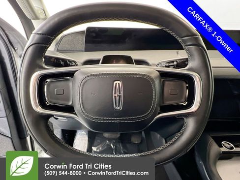 Used 2025 Lincoln Navigator L Reserve image 8