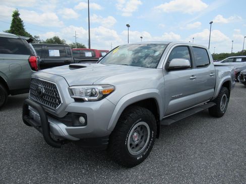 Used 2019 Toyota Tacoma TRD Sport RWD image 3