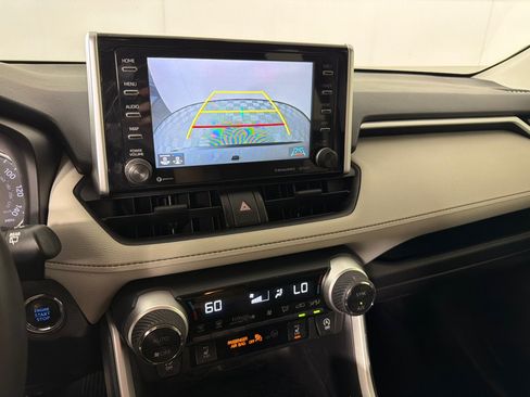 Used 2021 Toyota RAV4 XLE w/ Convenience Package AWD/4WD image 15