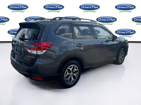 Used 2022 Subaru Forester Premium image 8
