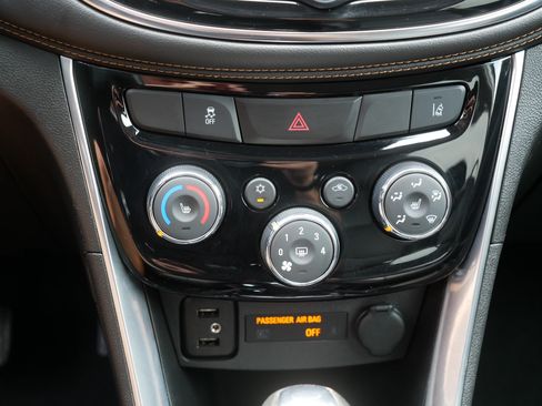 Used 2020 Chevrolet Trax Premier AWD/4WD image 23