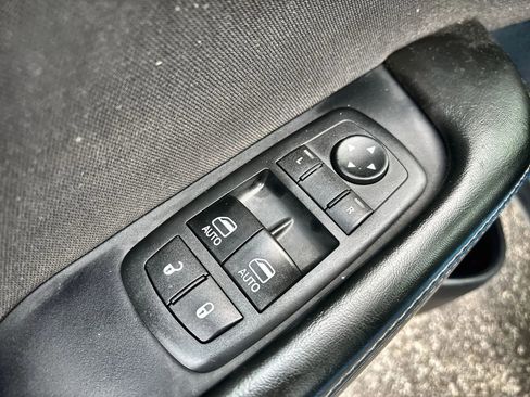 Used 2016 Dodge Challenger R/T image 15