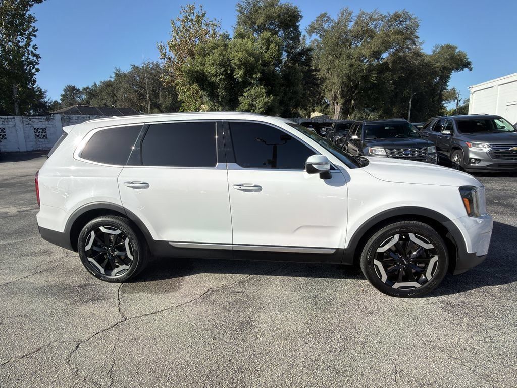 Certified 2023 Kia Telluride S w/ S Sunroof Package AWD/4WD image 4