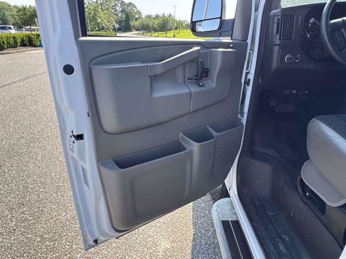 Used 2025 GMC Savana 2500 RWD image 18