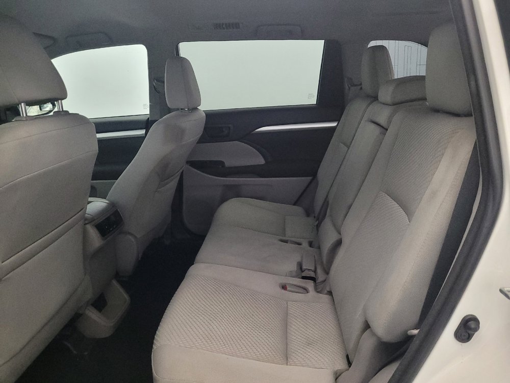 Used 2018 Toyota Highlander LE w/ Protection Package #3 AWD/4WD image 18