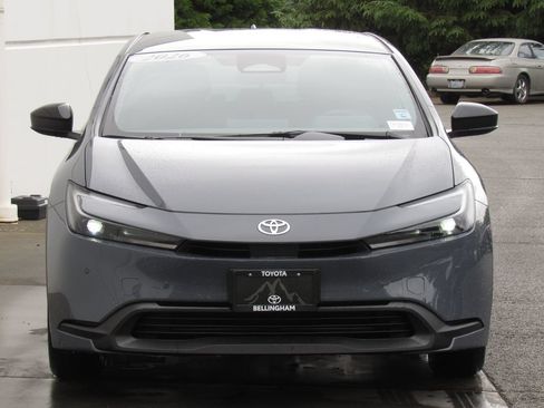 Used 2026 Toyota Prius LE AWD/4WD image 3