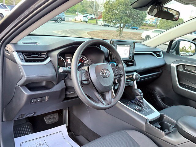 Used 2021 Toyota RAV4 LE AWD/4WD image 16