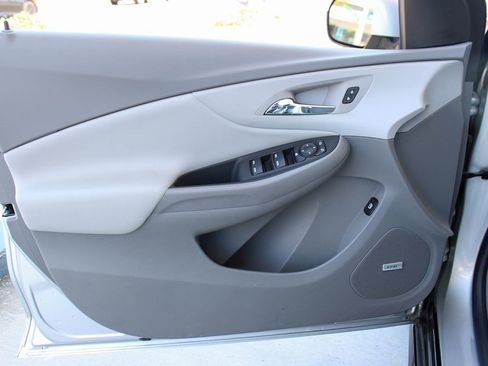 Used 2016 Chevrolet Volt LT w/ Comfort Package FWD image 39