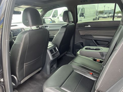 Used 2023 Volkswagen Atlas Cross Sport SEL R-Line AWD/4WD image 33