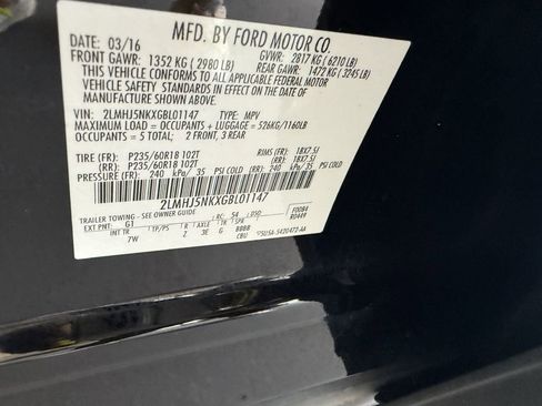 Used 2016 Lincoln MKT AWD image 8