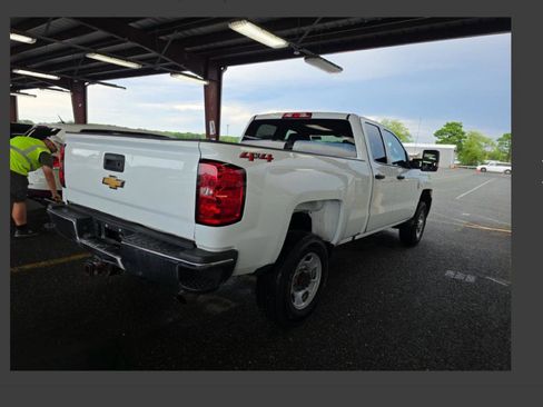 Used 2019 Chevrolet Silverado 2500 W/T AWD/4WD image 2