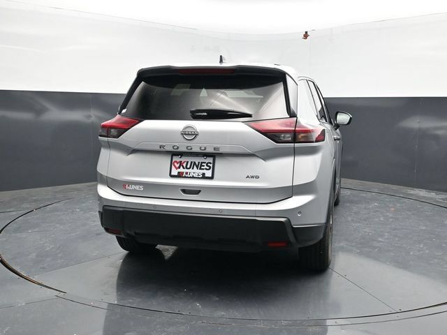 Used 2024 Nissan Rogue S AWD/4WD image 7