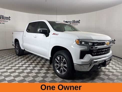 Used 2024 Chevrolet Silverado 1500 LT AWD/4WD image 4