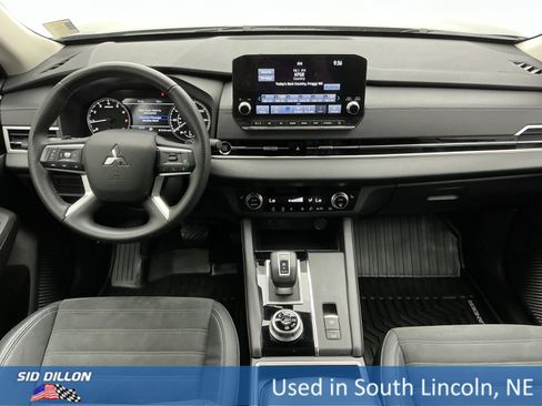 Used 2023 Mitsubishi Outlander SE image 32