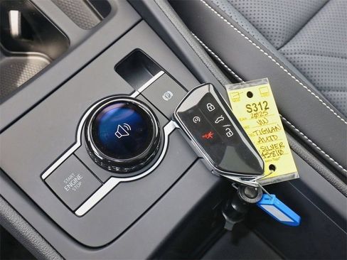 New 2025 Volkswagen Tiguan SE AWD/4WD image 26