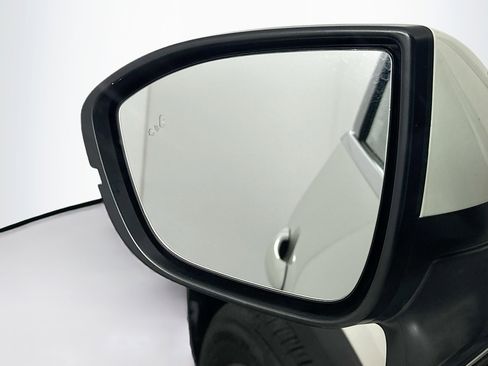 Used 2024 Nissan Pathfinder SV image 16