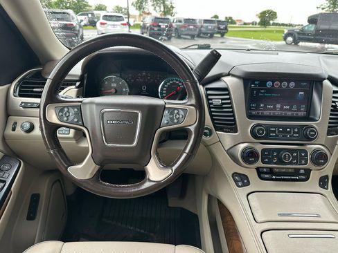 Used 2019 GMC Yukon XL Denali AWD/4WD image 3