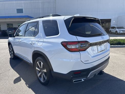 Certified 2024 Honda Pilot Elite image 3