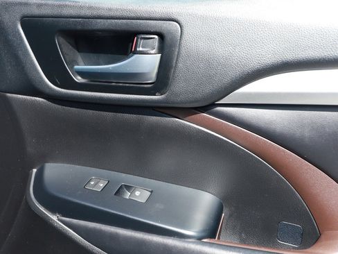 Used 2018 Toyota Highlander XLE FWD image 33