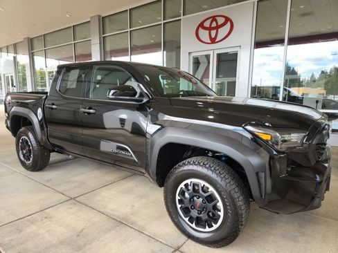 Certified 2025 Toyota Tacoma TRD Off-Road AWD/4WD image 4