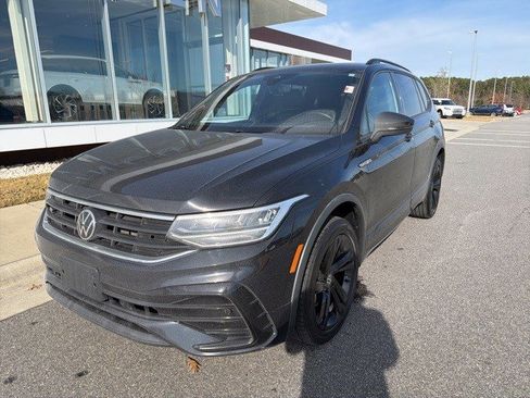 Used 2023 Volkswagen Tiguan SE R-Line image 10