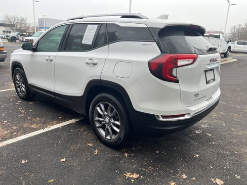 Used 2023 GMC Terrain SLT image 8