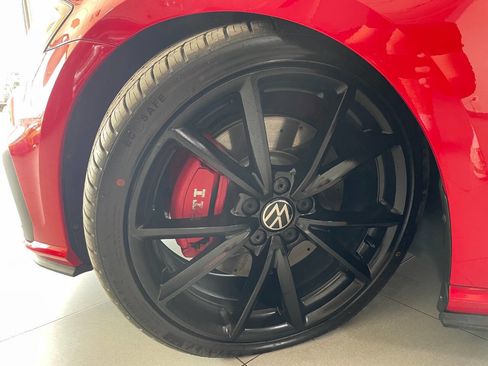 Used 2020 Volkswagen GTI SE image 12