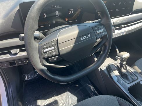 Used 2025 Kia K4 LXS image 29
