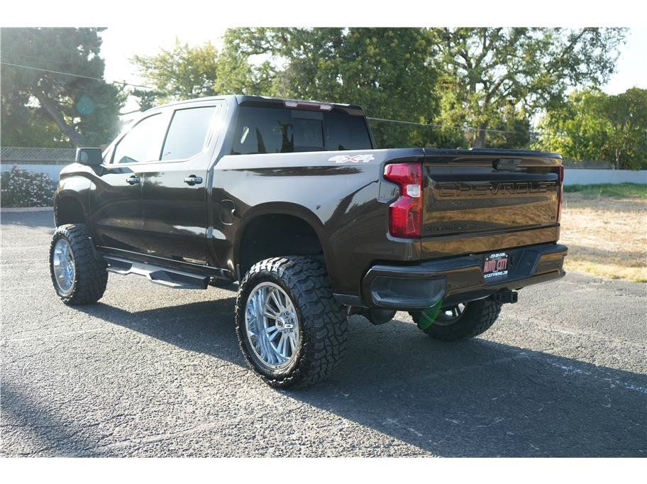 Used 2019 Chevrolet Silverado 1500 LT w/ Convenience Package AWD/4WD image 3