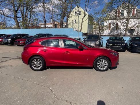 Used 2014 MAZDA MAZDA3 i Touring w/ Moonroof Package 1 FWD image 4