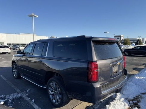 Used 2017 Chevrolet Suburban Premier image 3