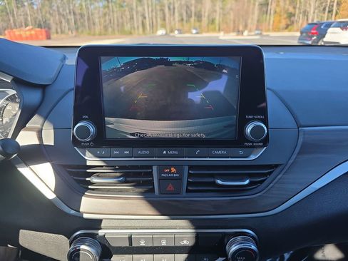 Used 2024 Nissan Altima 2.5 SV image 26