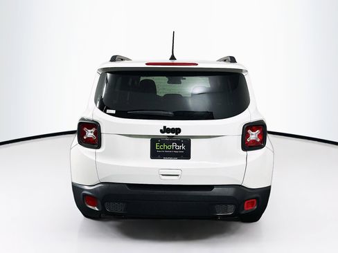 Used 2018 Jeep Renegade Altitude FWD image 7