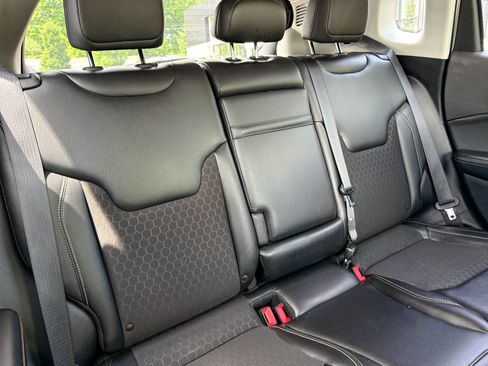 Used 2018 Jeep Compass Latitude w/ Popular Equipment Group AWD/4WD image 11