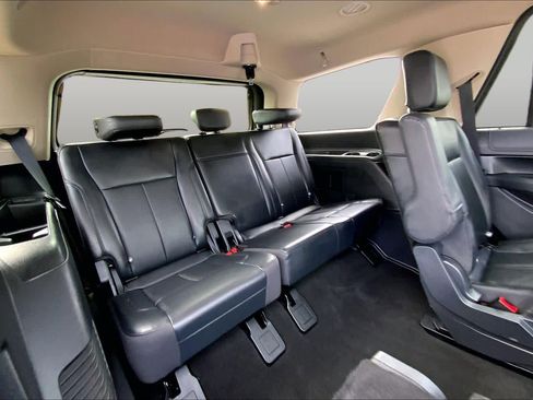 Used 2024 Ford Expedition XLT AWD/4WD image 18
