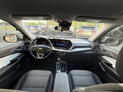 Used 2026 Chevrolet Trax LT w/ Driver Confidence Package FWD image 28
