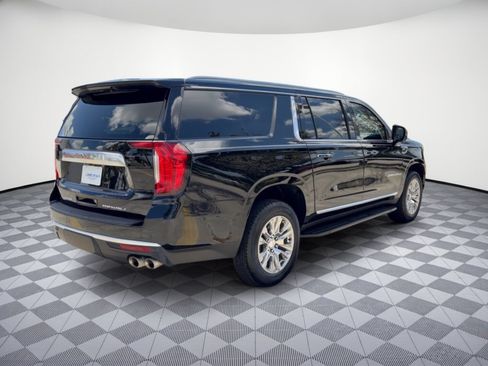 Used 2023 GMC Yukon XL Denali RWD image 9