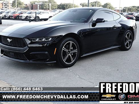 Used 2025 Ford Mustang Coupe RWD image 3