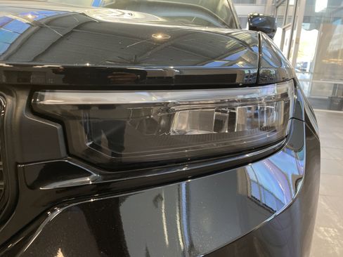 Used 2025 Jeep Grand Cherokee Limited w/ Luxury Tech Group II image 5