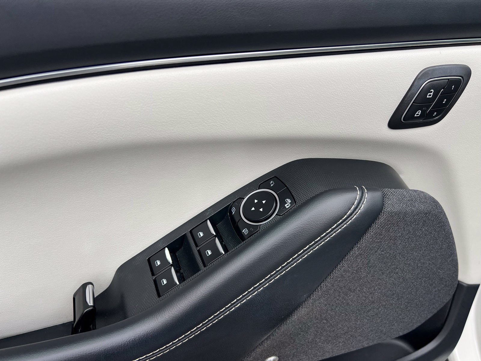 Used 2022 Ford Mustang Mach-E Premium RWD image 24