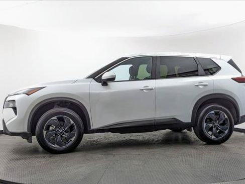 Used 2025 Nissan Rogue SV FWD image 3