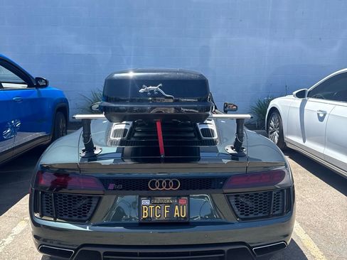 Used 2017 Audi R8 V10 w/ Carbon Exterior Package AWD/4WD image 4