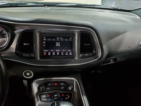Used 2019 Dodge Challenger SXT RWD image 21