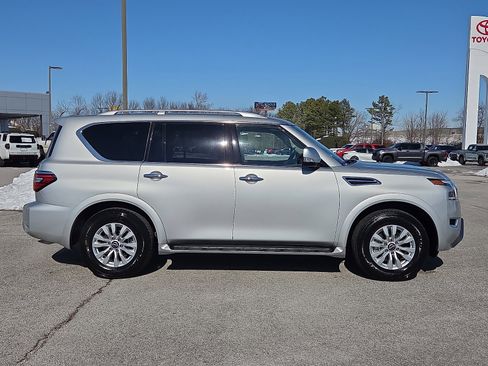 Used 2024 Nissan Armada SV image 6