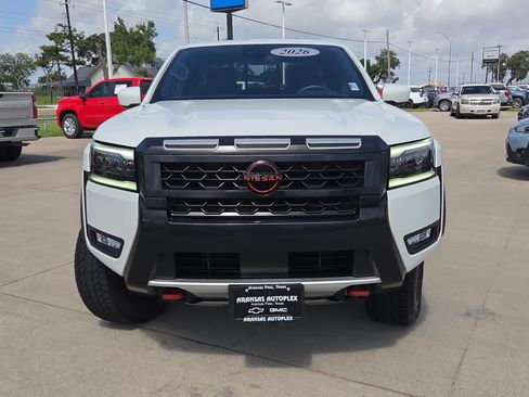 Used 2026 Nissan Frontier PRO-4X AWD/4WD image 2
