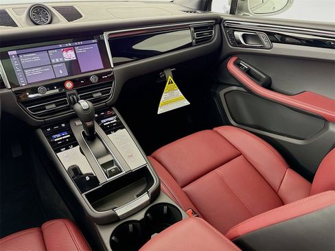 New 2026 Porsche Macan image 26