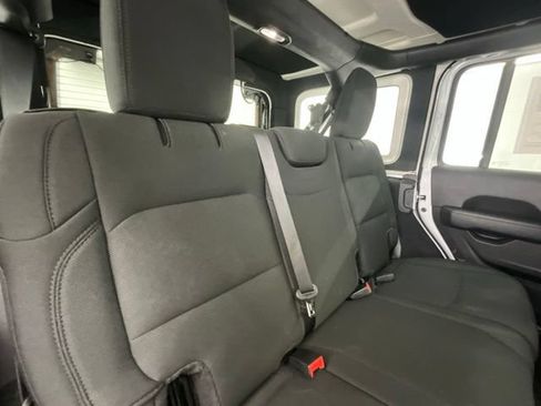 Used 2022 Jeep Wrangler Unlimited Sahara w/ Dual Top Group AWD/4WD image 14