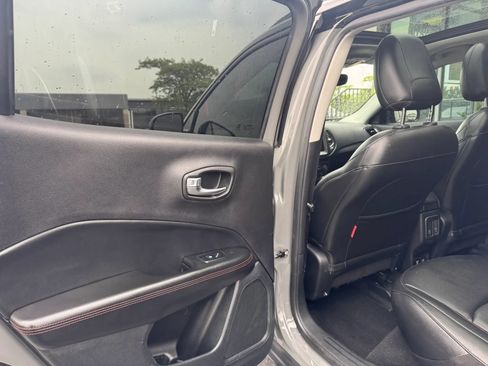 Used 2019 Jeep Compass Trailhawk w/ Leather Interior Group AWD/4WD image 8