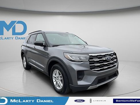 Used 2025 Ford Explorer Active image 1
