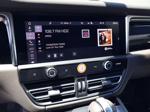 Certified 2026 Porsche Macan AWD/4WD image 17